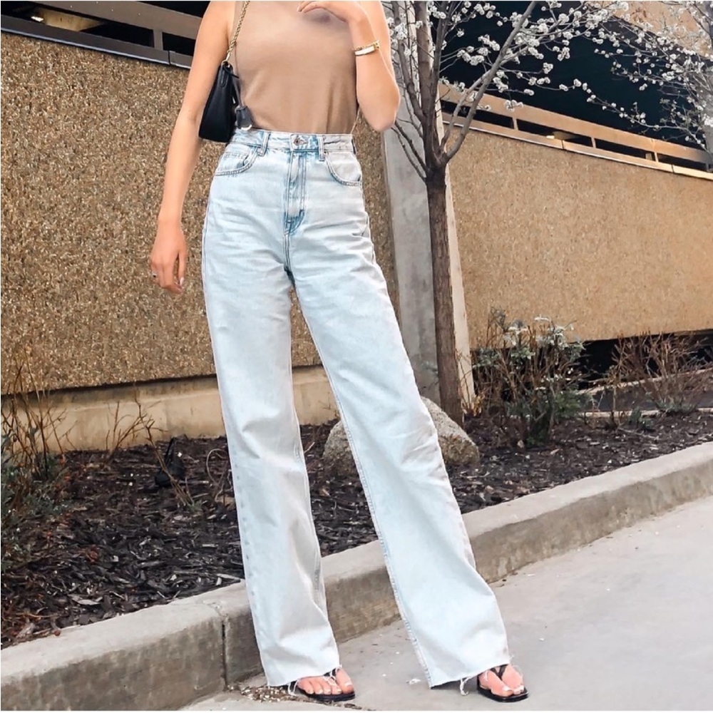 Straight/wide leg Zara jeans. Light blue. Raw hem. Size 4.